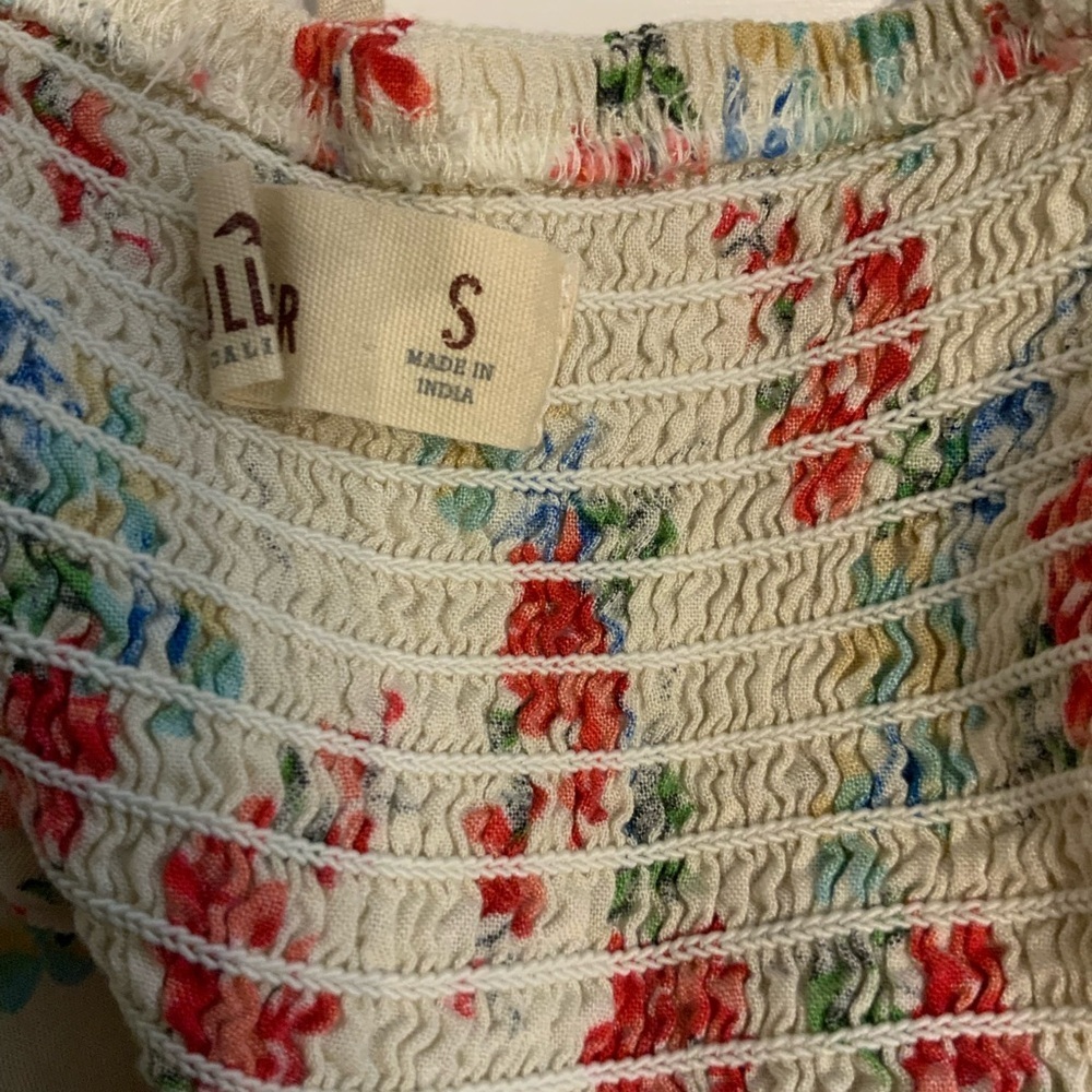 Hollister Floral Print Mini Dress Cream & Red Cap Sleeve Size Small - Picture 3 of 5